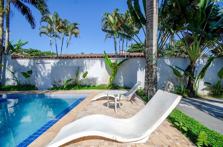 Linda Casa com piscina no Guarujá para 16 pessoas