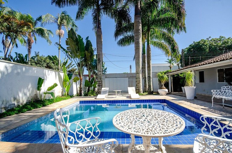 Linda Casa com piscina no Guarujá para 16 pessoas