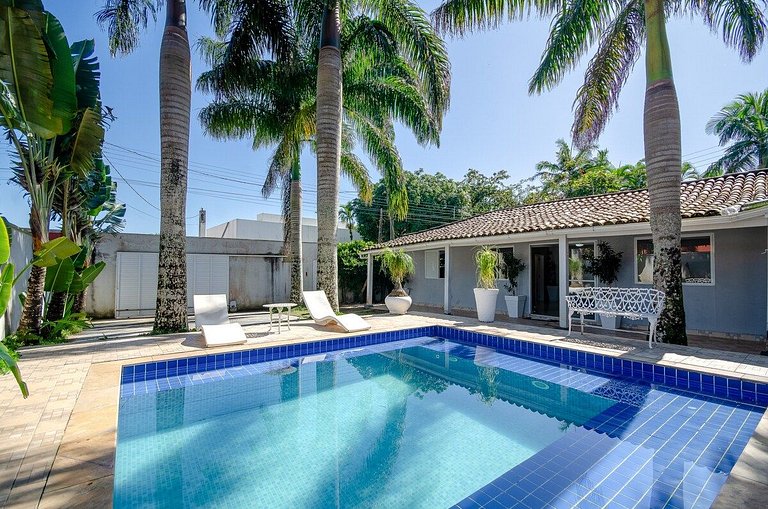 Linda Casa com piscina no Guarujá para 16 pessoas