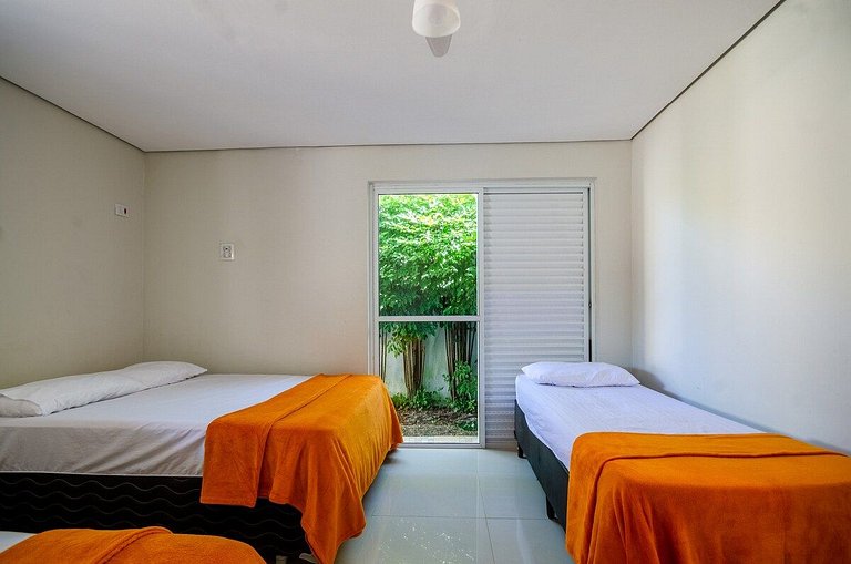 Linda Casa com piscina no Guarujá para 16 pessoas