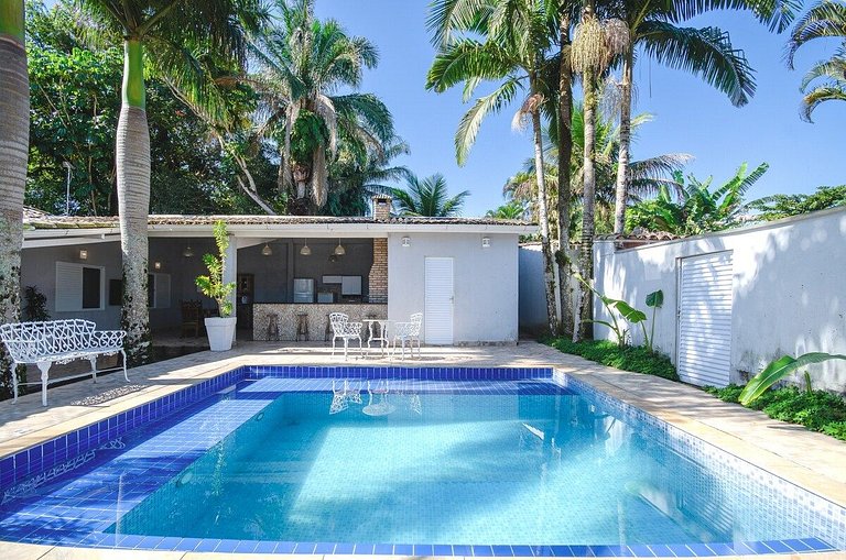 Linda Casa com piscina no Guarujá para 16 pessoas