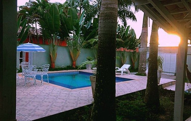 Linda Casa com piscina no Guarujá para 16 pessoas
