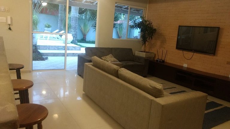 Linda Casa com piscina no Guarujá para 16 pessoas