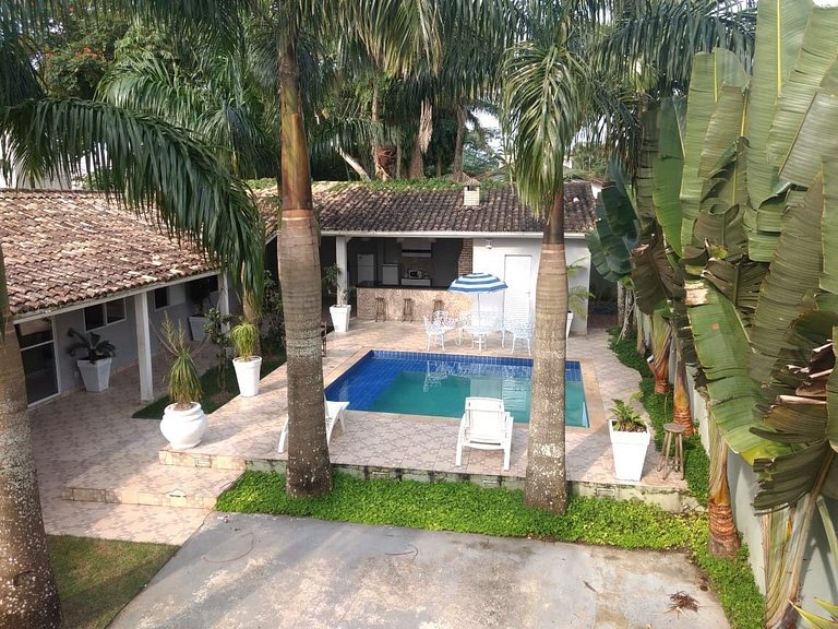Linda Casa com piscina no Guarujá para 16 pessoas