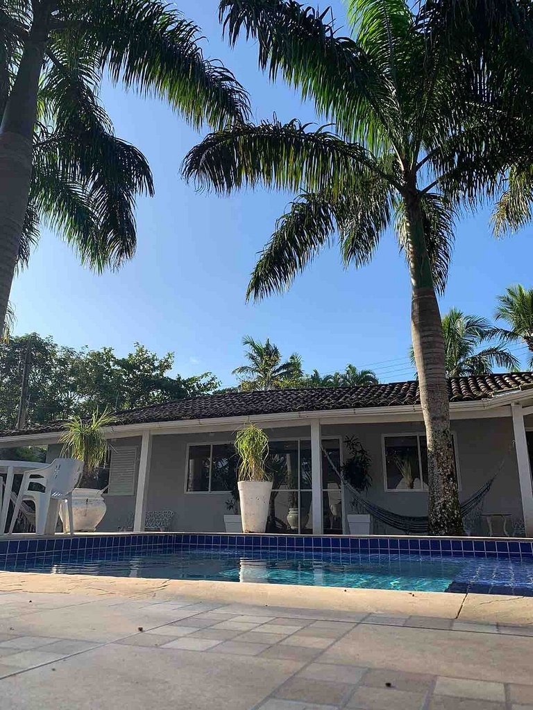 Linda Casa com piscina no Guarujá para 16 pessoas