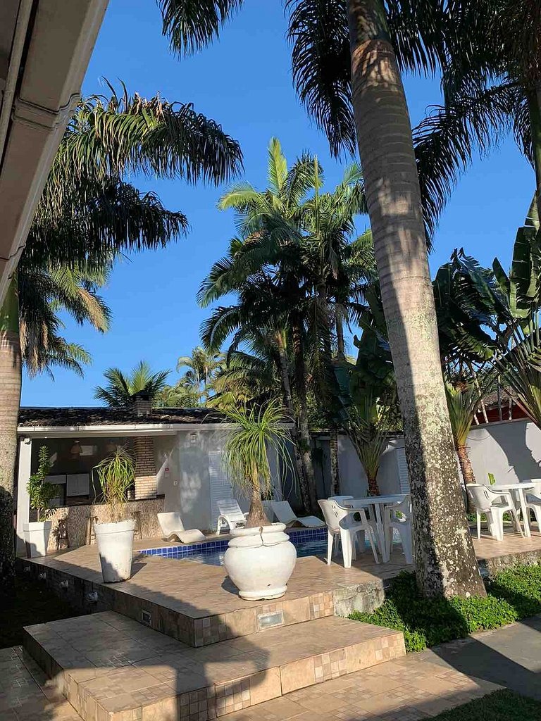 Linda Casa com piscina no Guarujá para 16 pessoas