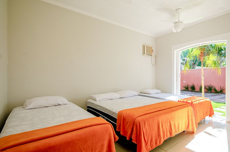 Mansão Pertinho da Praia de Pernambuco p/ 28 pessoas