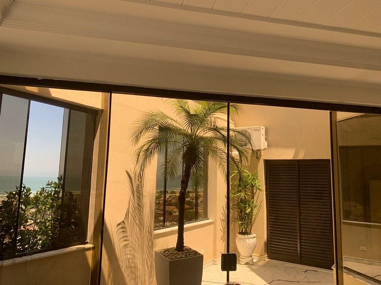 Cobertura Exclusiva com Piscina Privativa e Vista para o Mar