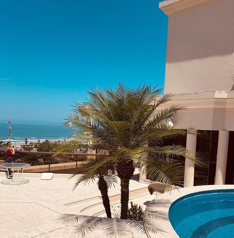 Cobertura Exclusiva com Piscina Privativa e Vista para o Mar