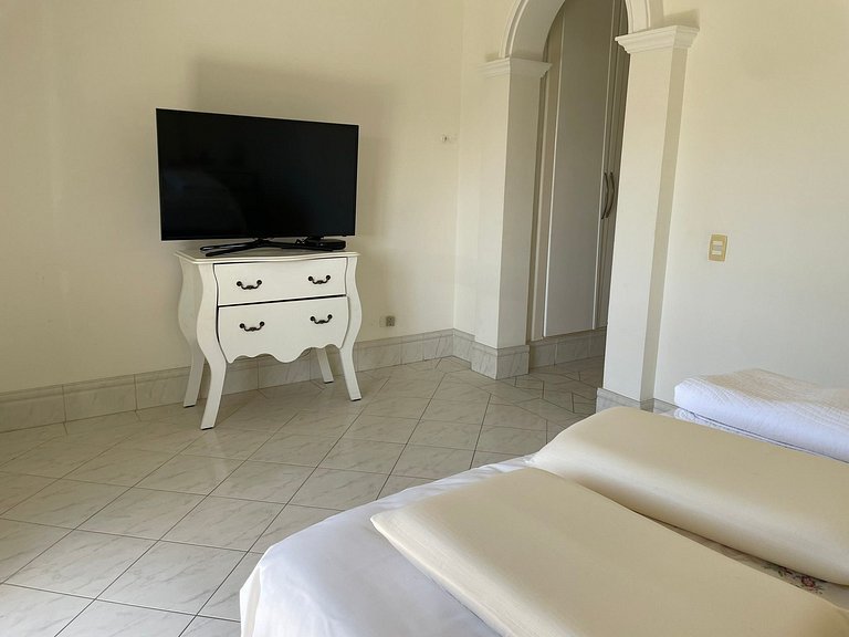 Cobertura Exclusiva com Piscina Privativa e Vista para o Mar