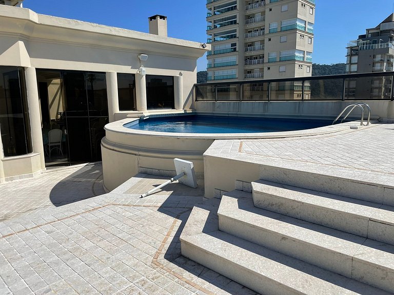 Cobertura Exclusiva com Piscina Privativa e Vista para o Mar